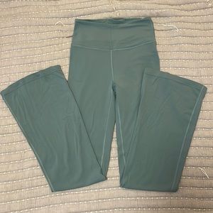 Lululemon Groove Pant Flare Super High-Rise *Nulu in rare Tidewater Teal